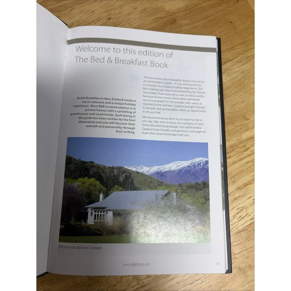 New Zealand Bed and Breakfast Book 2015 by Jim Thomas (2014, Trade Paperback)
